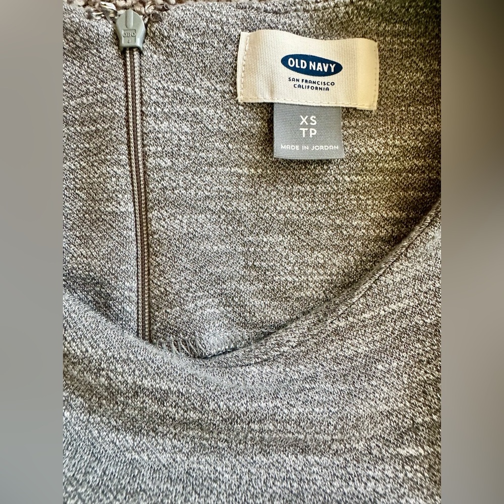Elegant Grey Women's Dress - Picture 7 of 9